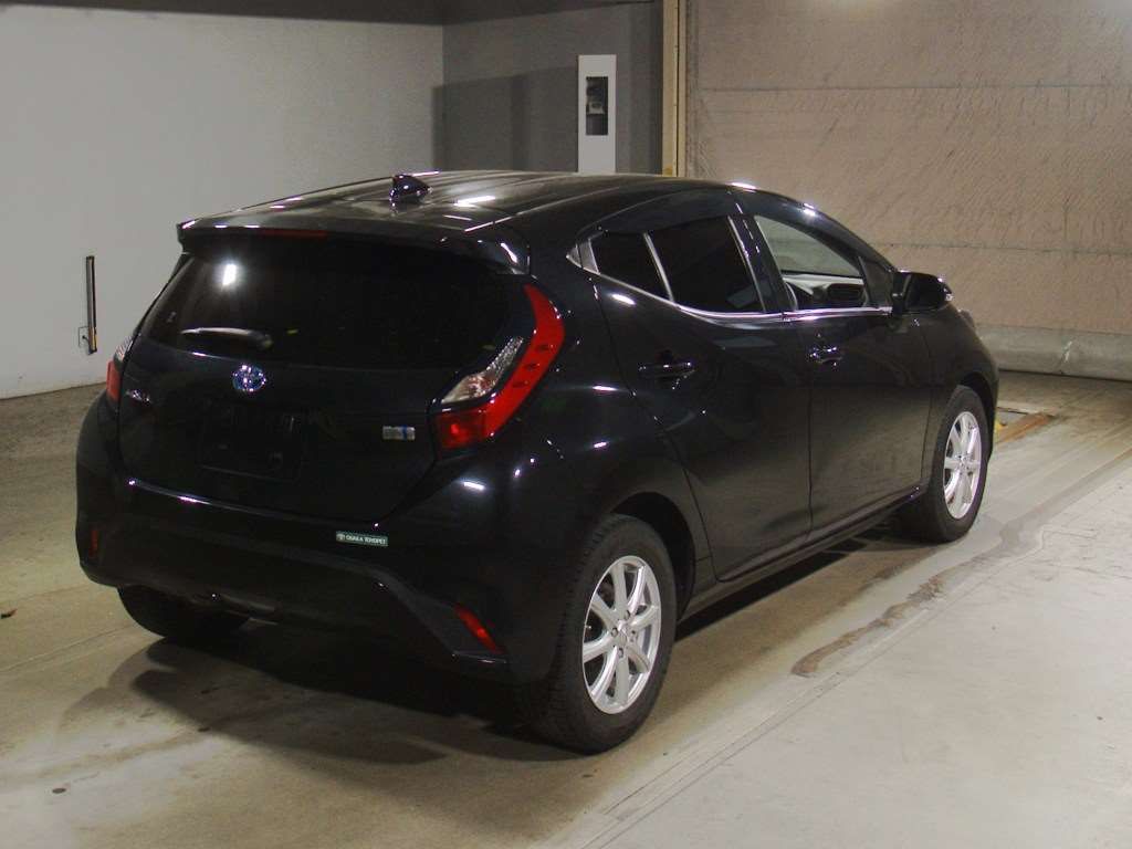2021 Toyota Aqua X auction photo 2