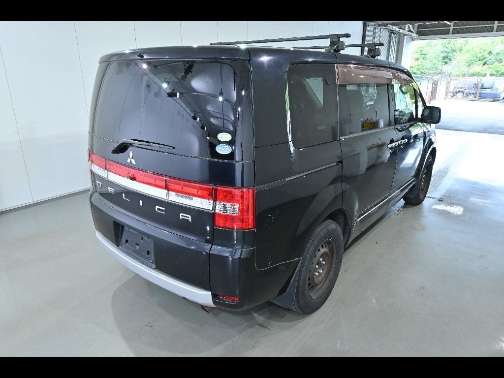 2011 Mitsubishi Delica D:5 M auction photo 2