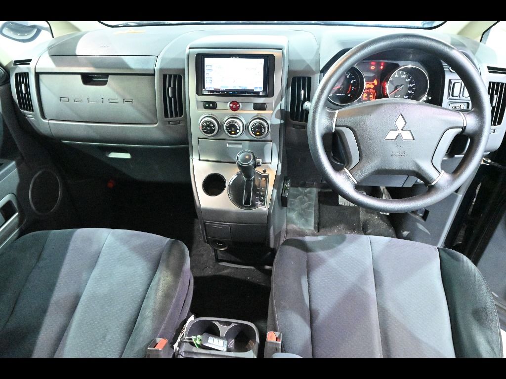 2011 Mitsubishi Delica D:5 M auction photo 3