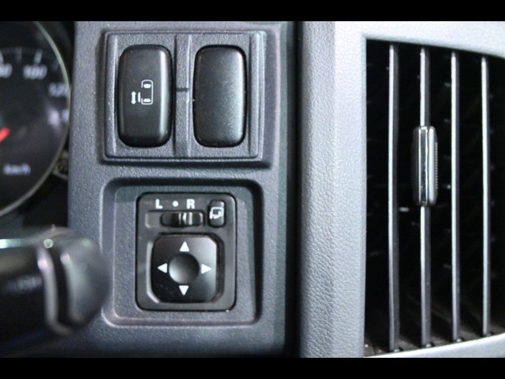 2011 Mitsubishi Delica D:5 M auction photo 8