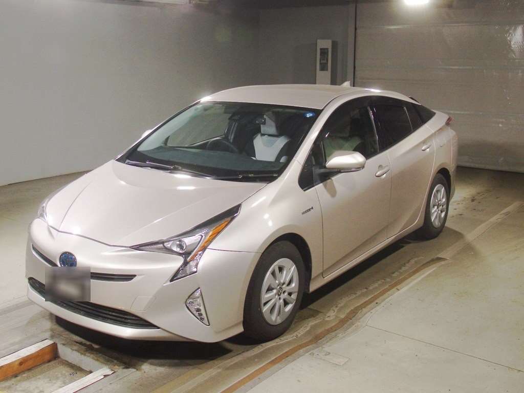 Japan Auction Vehicles 4 2016 Toyota Prius S auction photo