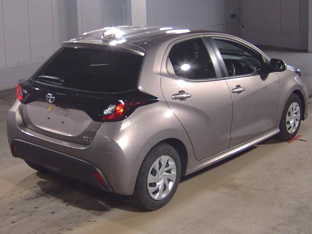 2021 Toyota Yaris ハイブリッドX auction photo 5