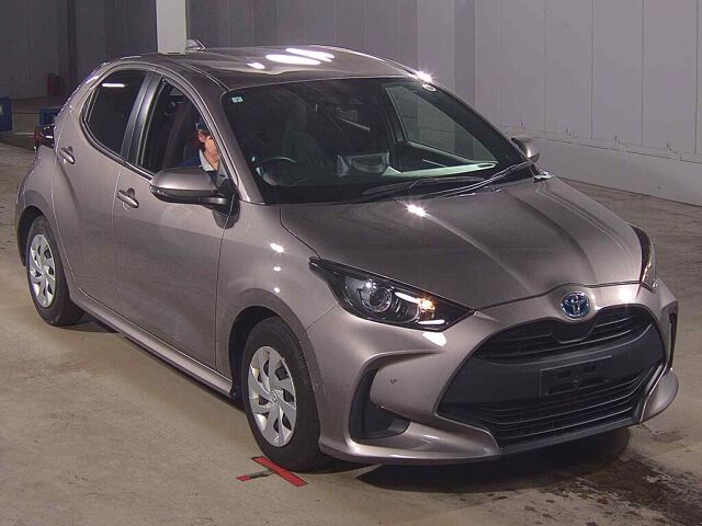 Japan Auction Vehicles 8 2021 Toyota Yaris ハイブリッドX auction photo