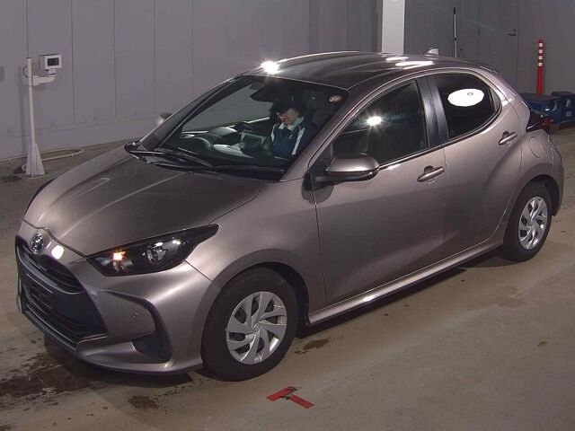 2021 Toyota Yaris ハイブリッドX auction photo 4