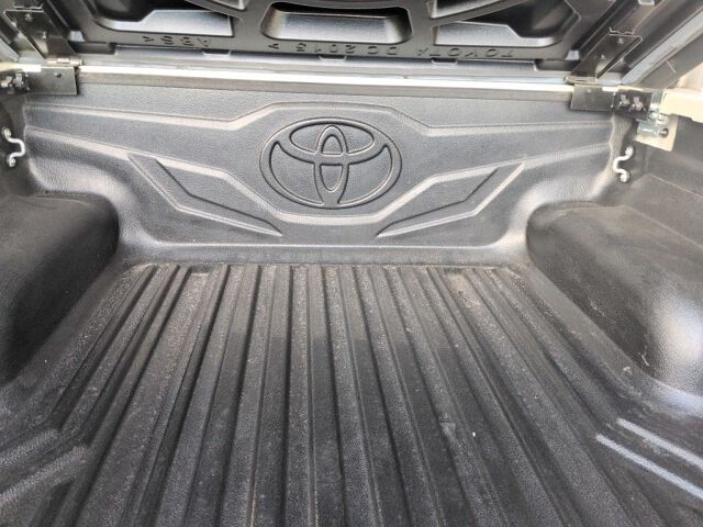 2023 Toyota Hilux Z 4WD auction photo 6