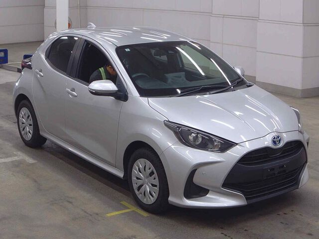 Japan Auction Vehicles 8 2022 Toyota Yaris ハイブリッドX 4WD auction photo