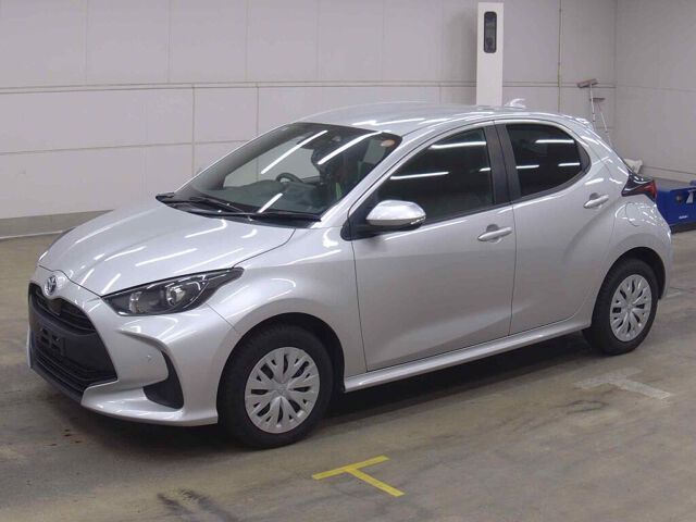 2022 Toyota Yaris ハイブリッドX 4WD auction photo 4