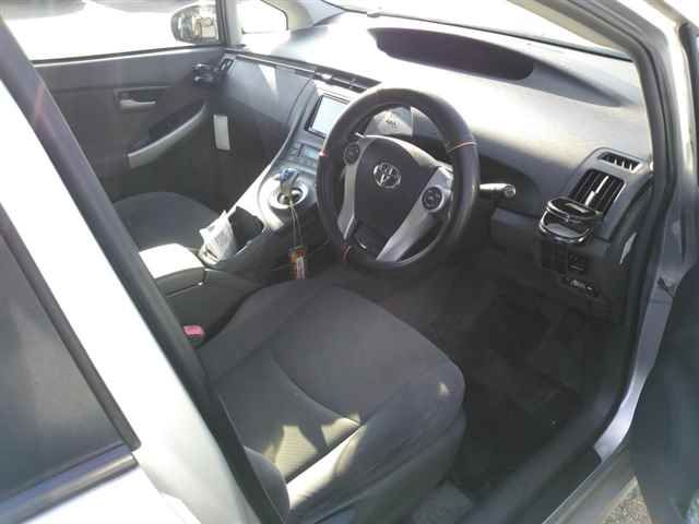 2011 Toyota Prius L auction photo 3