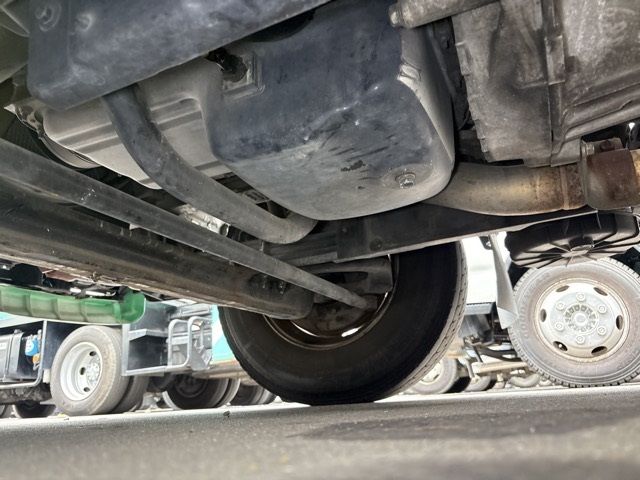 2010 Isuzu Elf ジンカイ auction photo 11