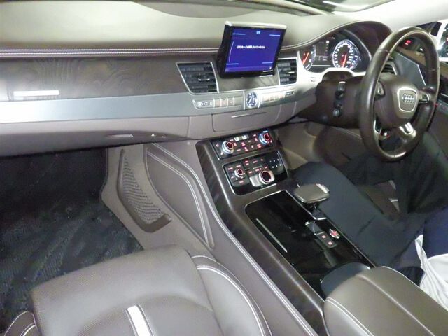 2015 Audi A8 4.0TFSIクワトロ 4WD auction photo 3
