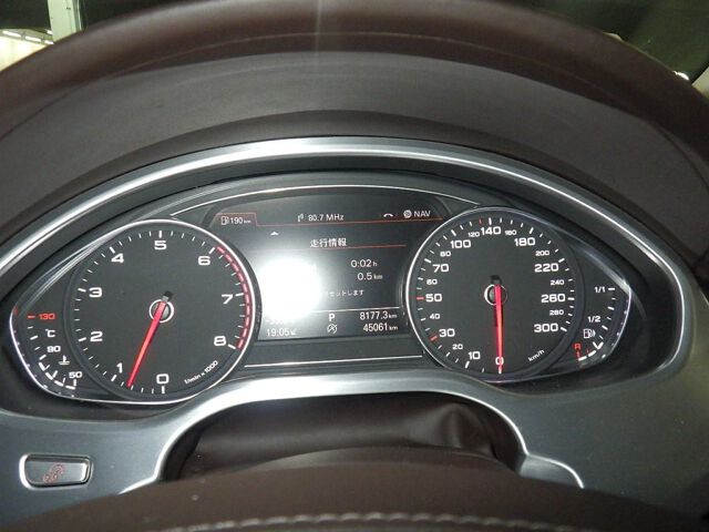 2015 Audi A8 4.0TFSIクワトロ 4WD auction photo 6