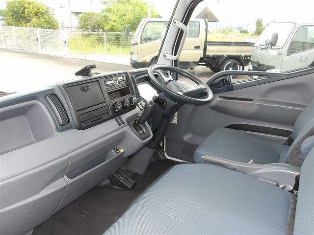 2016 Mitsubishi Fuso Canter Flatbed 2t auction photo 4