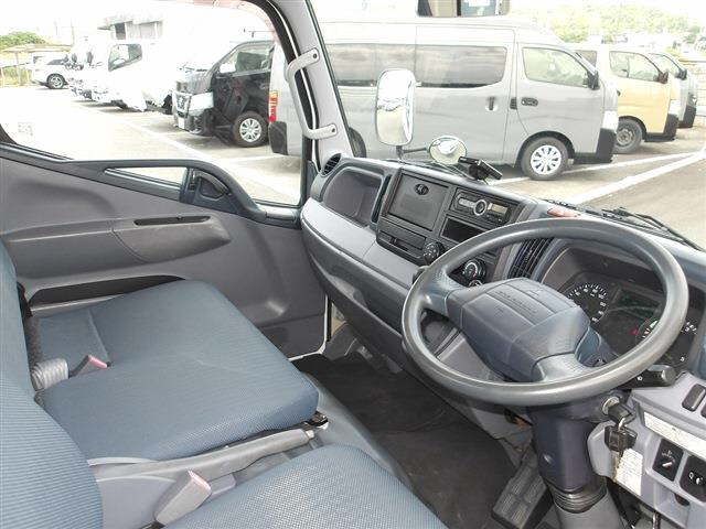 2016 Mitsubishi Fuso Canter Flatbed 2t auction photo 3