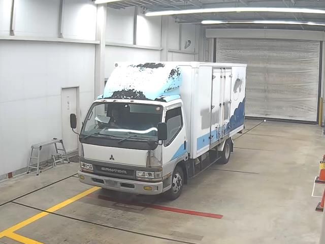 2001 Mitsubishi Fuso Canter Van Japan auction vehicle