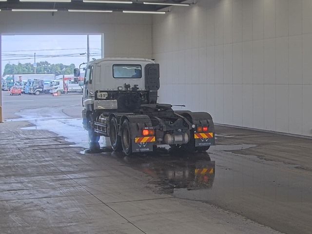 2012 Isuzu Giga トラクター auction photo 2