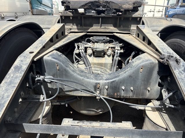2012 Isuzu Giga トラクター auction photo 13