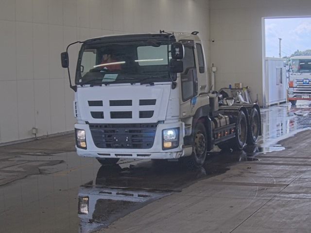 2012 Isuzu Giga トラクター Japan auction vehicle