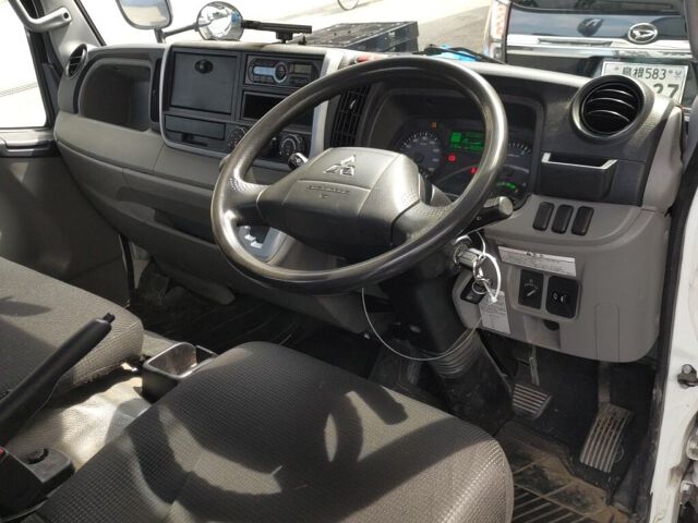 2017 Mitsubishi Fuso Canter 4WD auction photo 3