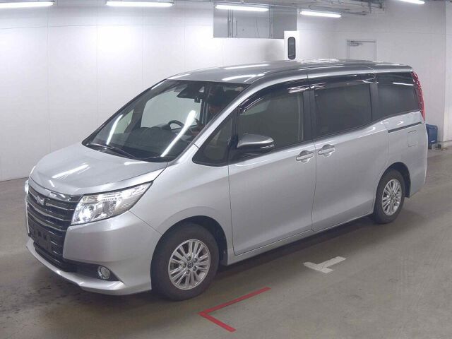 2017 Toyota Noah G auction photo 4