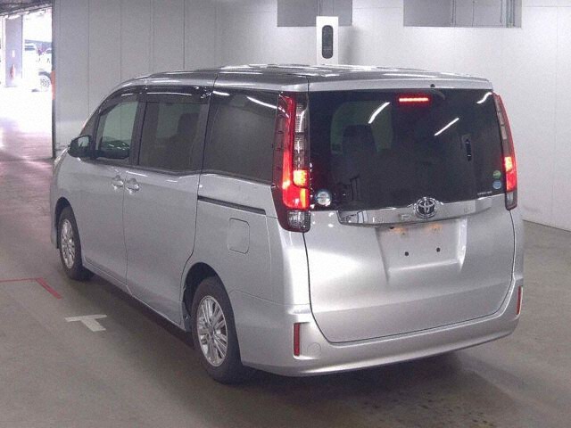 2017 Toyota Noah G auction photo 2