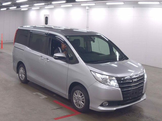 2017 Toyota Noah G Japan auction vehicle