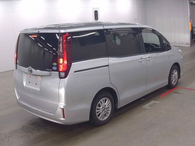 2017 Toyota Noah G auction photo 5