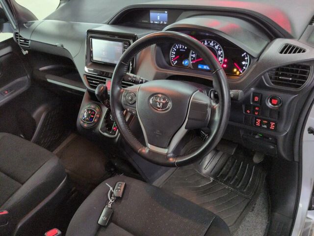 2017 Toyota Noah G auction photo 3
