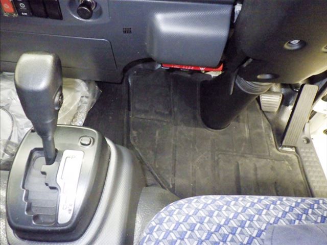 2021 Isuzu Elf Van auction photo 8