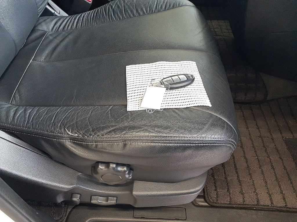 2010 Nissan Elgrand 250HスターBLKレザアバ 4WD auction photo 10