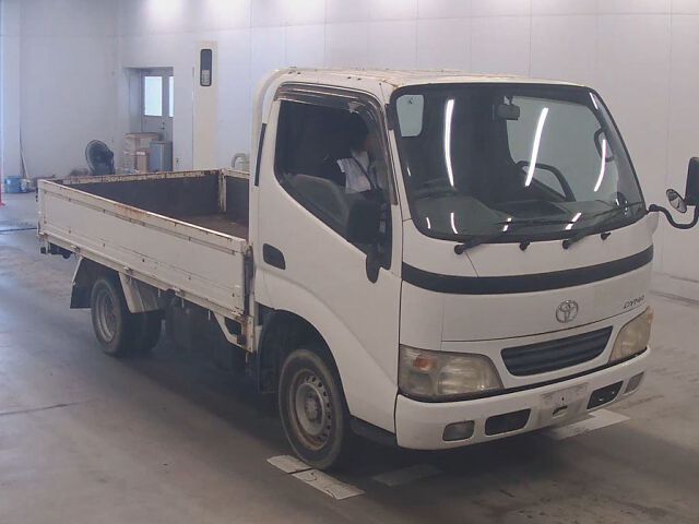 2006 Toyota Dyna Japan auction vehicle