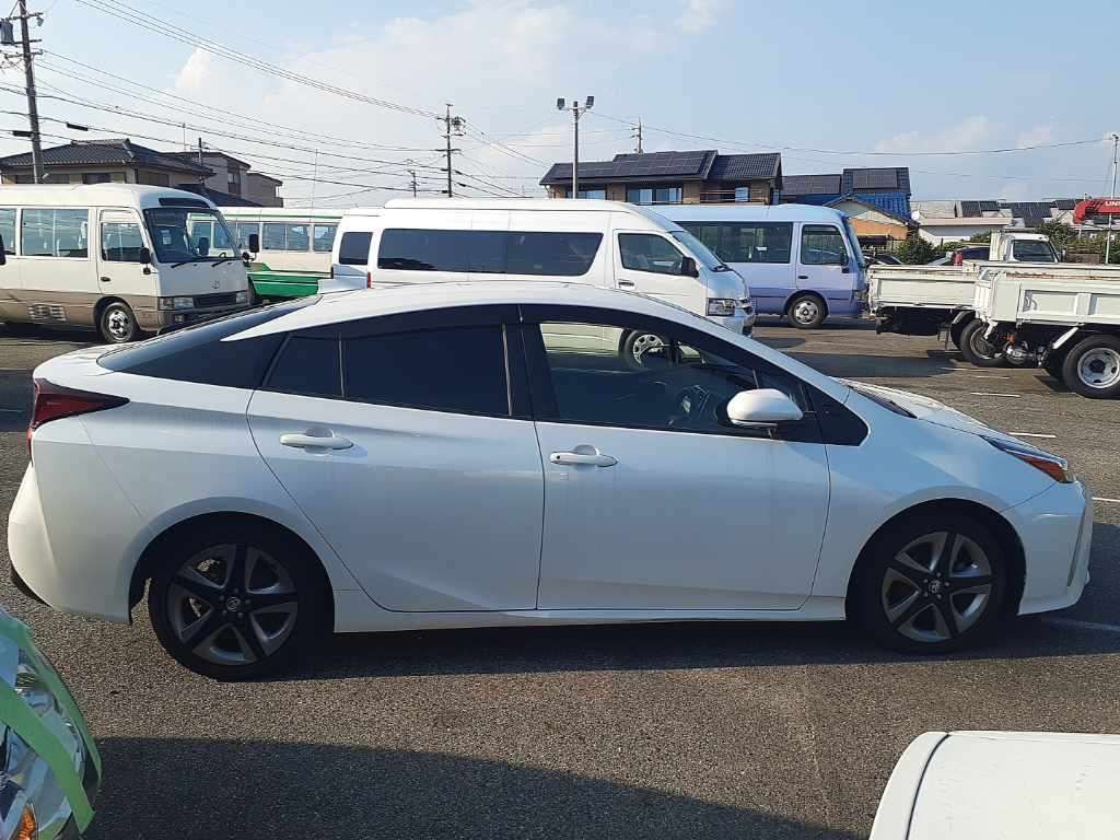2021 Toyota Prius Sツーリングセレクション auction photo 3