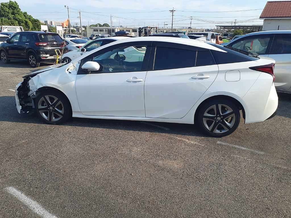 2021 Toyota Prius Sツーリングセレクション auction photo 4