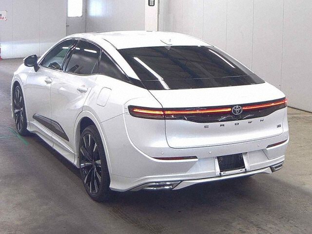 2024 Toyota Crown Crossover RSアドバンスド 4WD auction photo 2