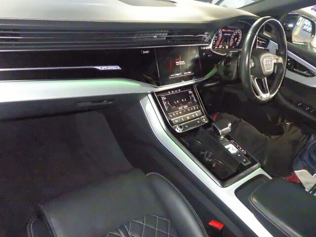 2021 Audi Q8 55TFSIQSライコンフ 4WD auction photo 3