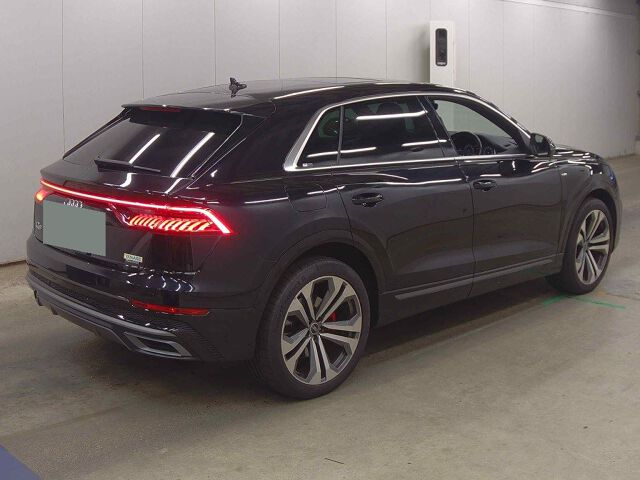 2021 Audi Q8 55TFSIQSライコンフ 4WD auction photo 5