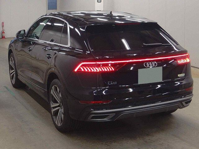 2021 Audi Q8 55TFSIQSライコンフ 4WD auction photo 2