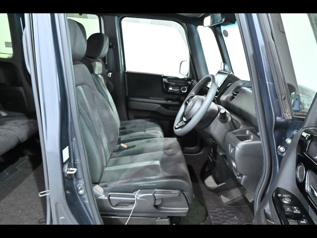 2022 Honda N-BOX Custom L auction photo 6