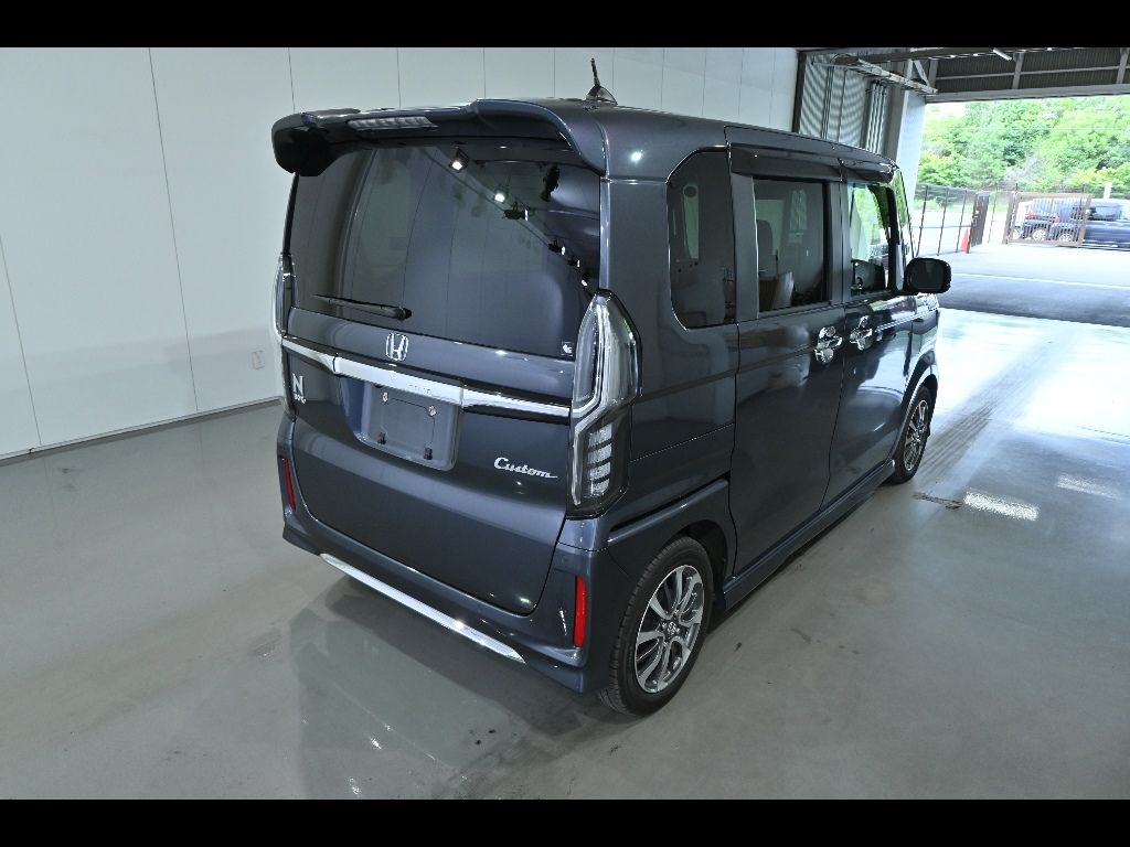 2022 Honda N-BOX Custom L auction photo 2