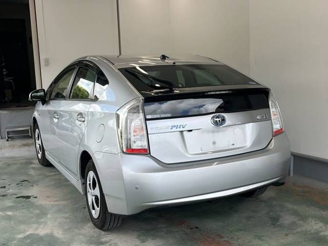 2012 Toyota Prius PHEV G auction photo 3