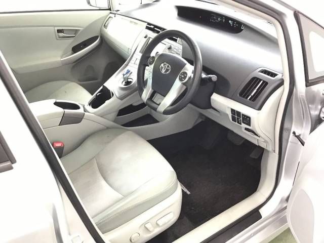 2012 Toyota Prius PHEV G auction photo 5