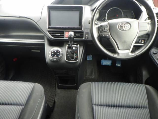 2014 Toyota Voxy ZS auction photo 3