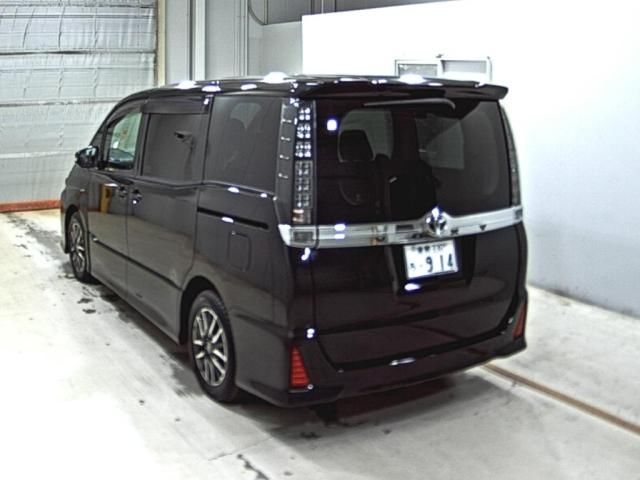 2014 Toyota Voxy ZS auction photo 2