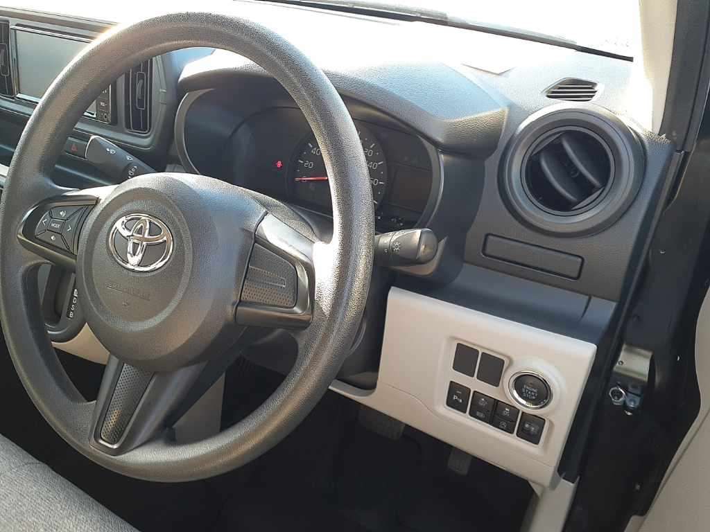 2023 Toyota Passo X auction photo 9