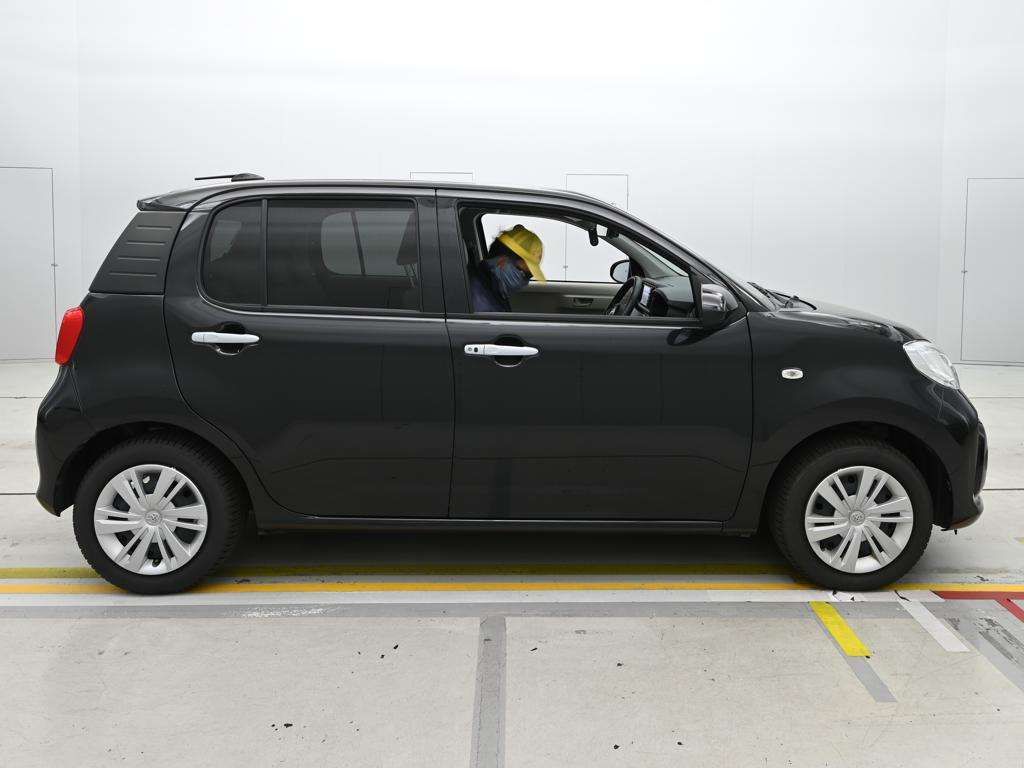 2023 Toyota Passo X auction photo 3