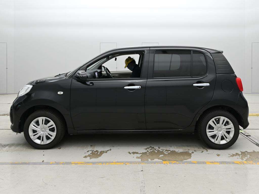 2023 Toyota Passo X auction photo 4