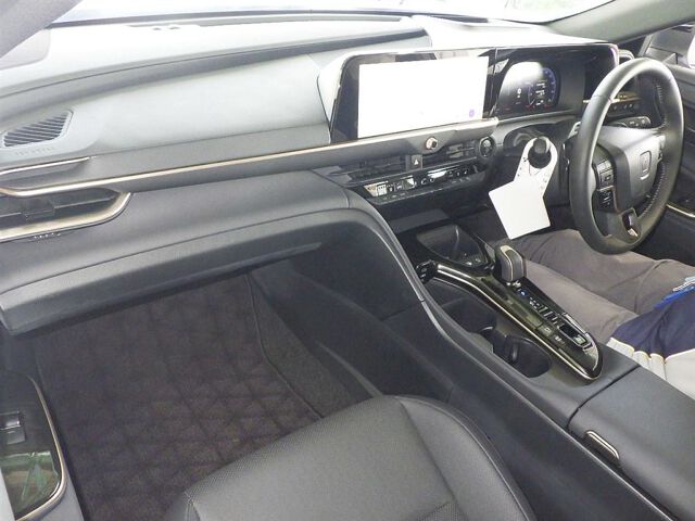 2025 Toyota Crown Estate Estate Z (HEV) 4WD auction photo 3
