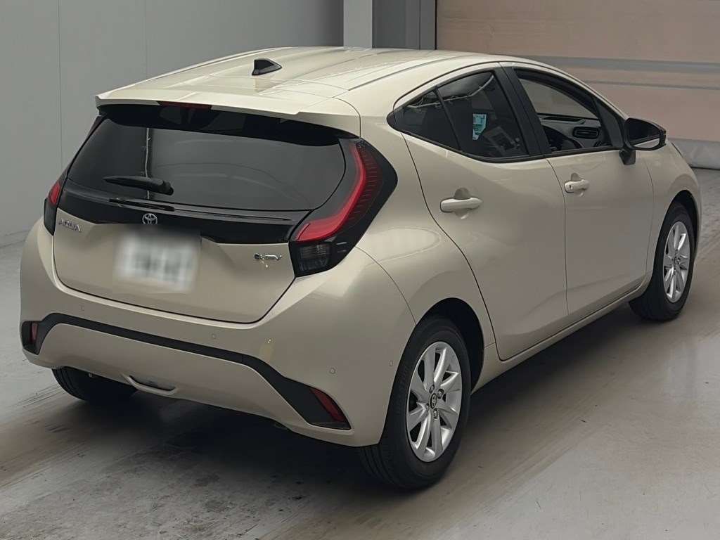 2026 Toyota Aqua Z auction photo 2