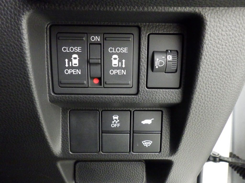 2023 Honda Stepwgn 4WD 7 people auction photo 10