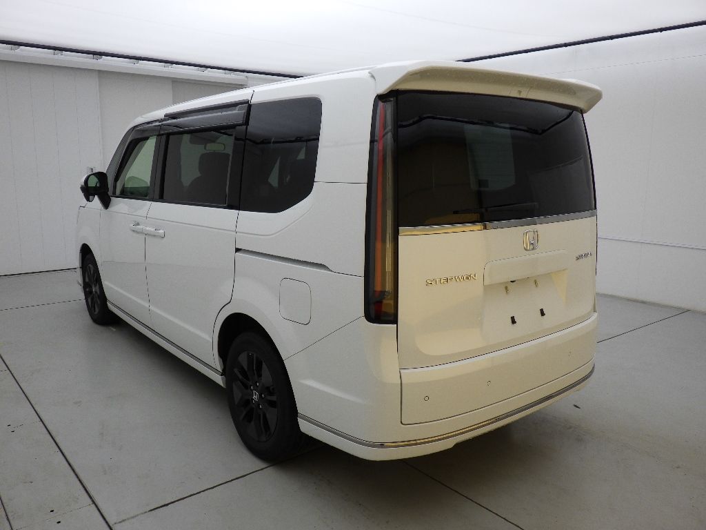 2023 Honda Stepwgn 4WD 7 people auction photo 5