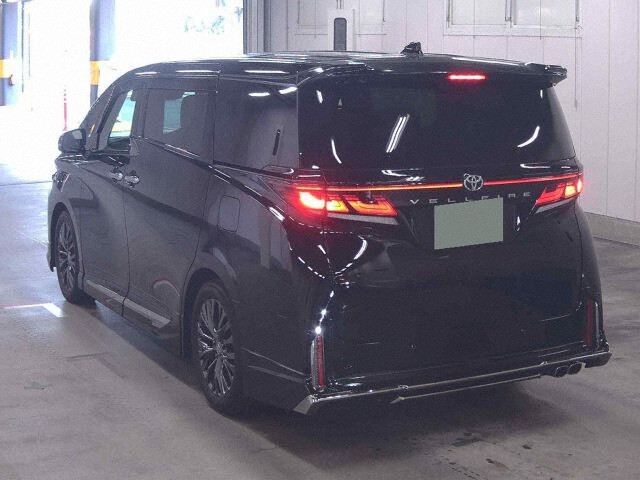 2025 Toyota Vellfire Z Premier auction photo 2